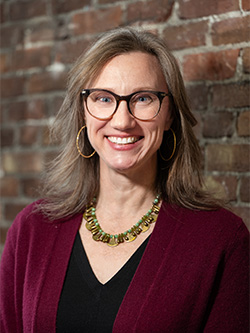 Headshot of Anna McDermott